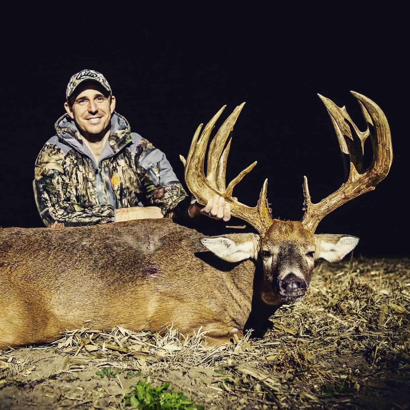 A Giant 200″ Buck Taken in Illinois with Ryan Kirby
