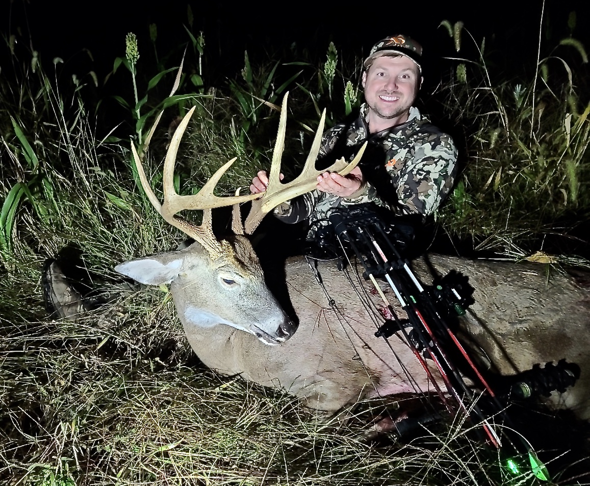 Missouri Buck Harvested Over Acorns with Seth Harker
